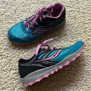 Girls Saucony Cohesion 14 Size 5